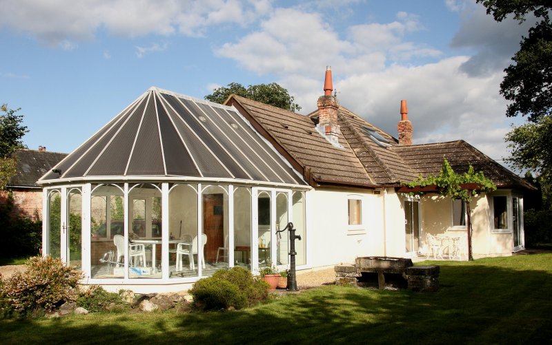 {short description of image}